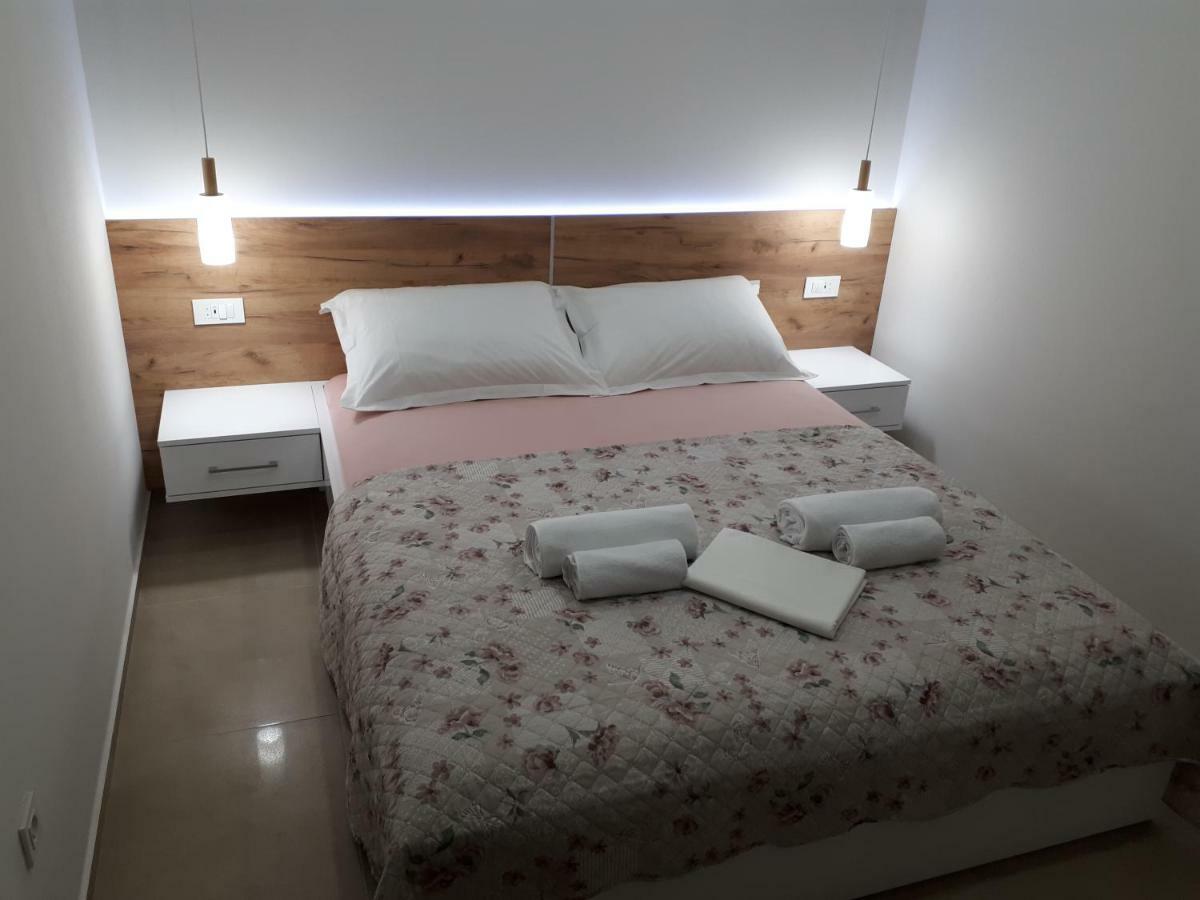 Roso * Makarska