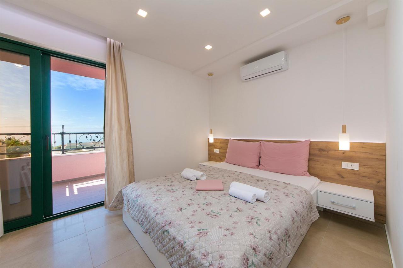 Roso Apartment