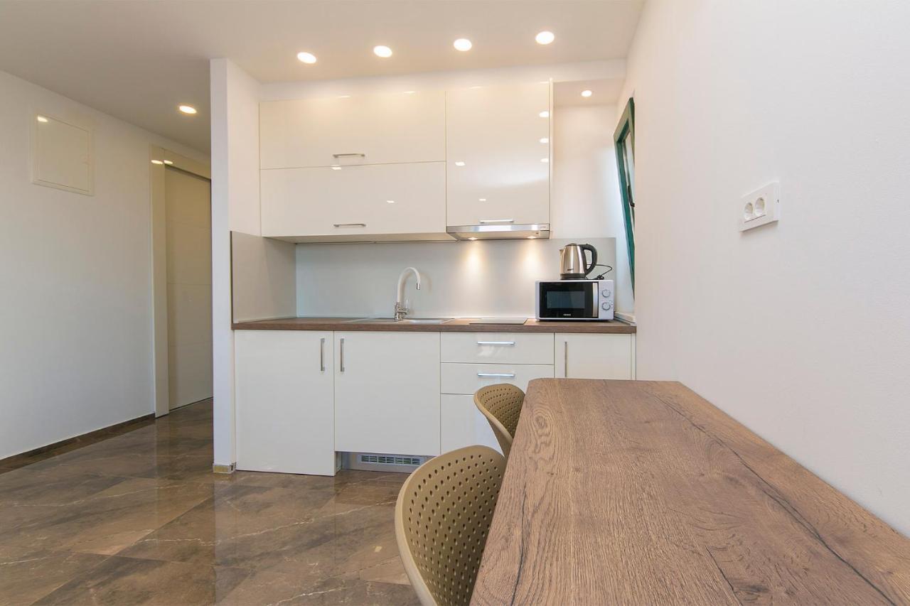 Roso Apartment *