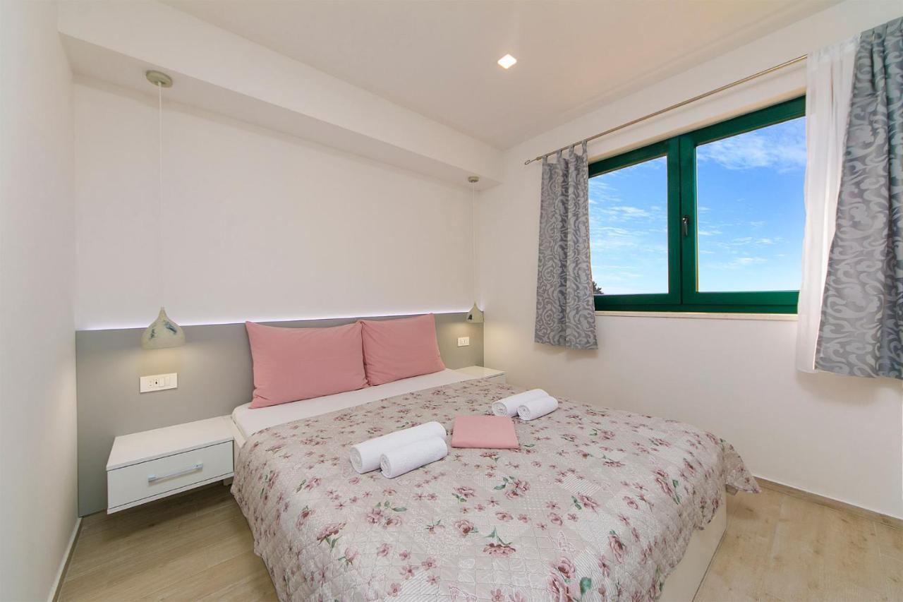 Roso Apartment